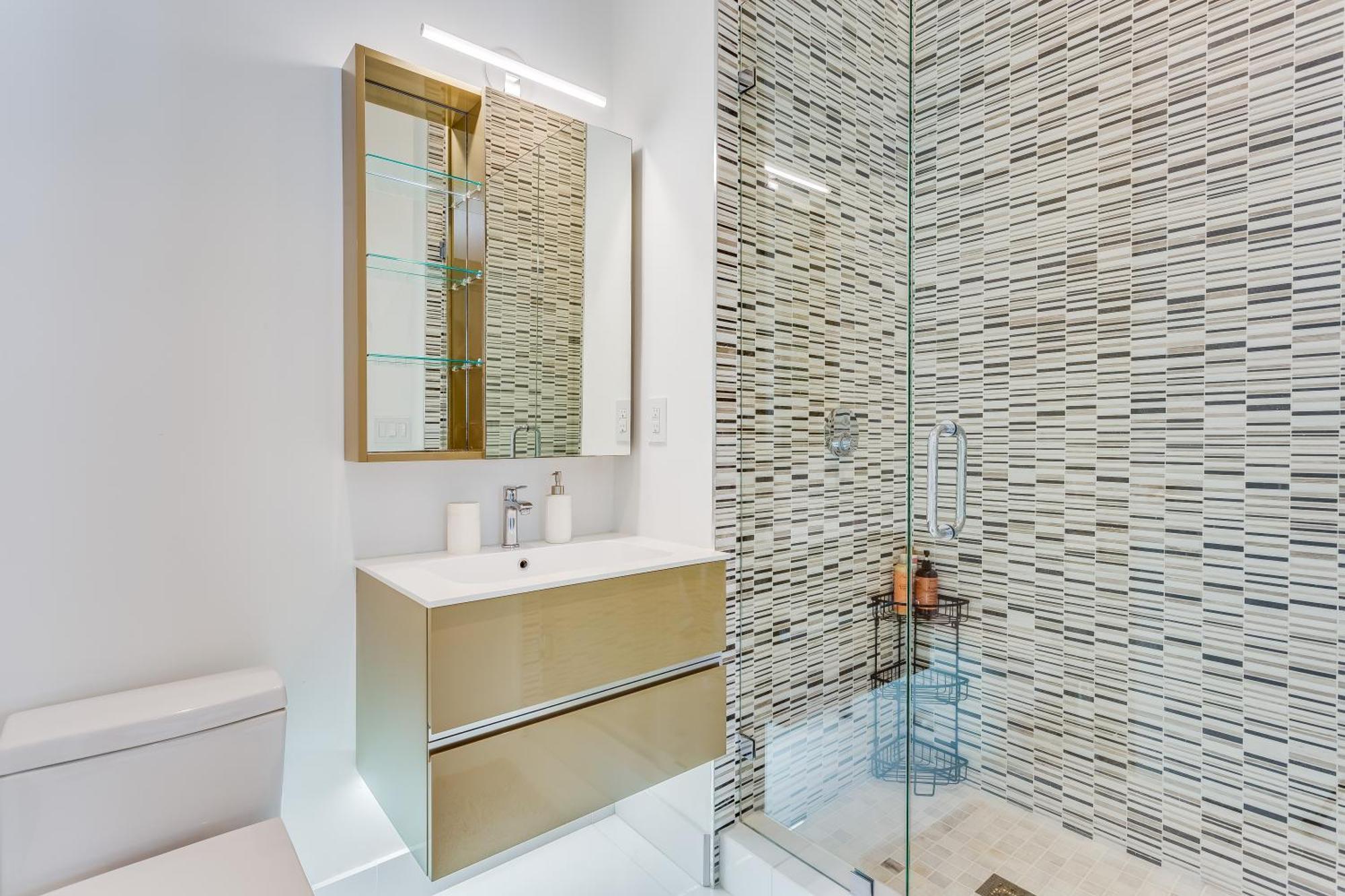 Roxi, A Stylish 5br Getaway With Pool In Coconut Grove Villa