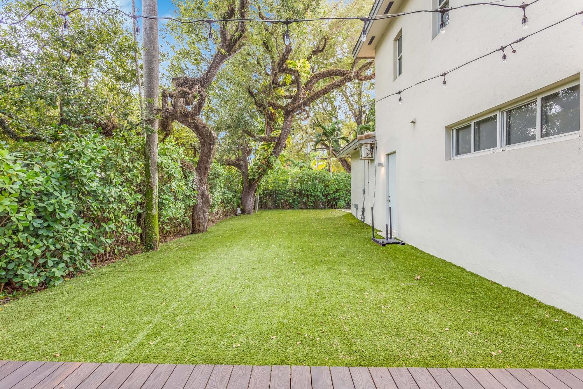 Villa Roxi, A Stylish 5br Getaway With Pool In Coconut Grove *