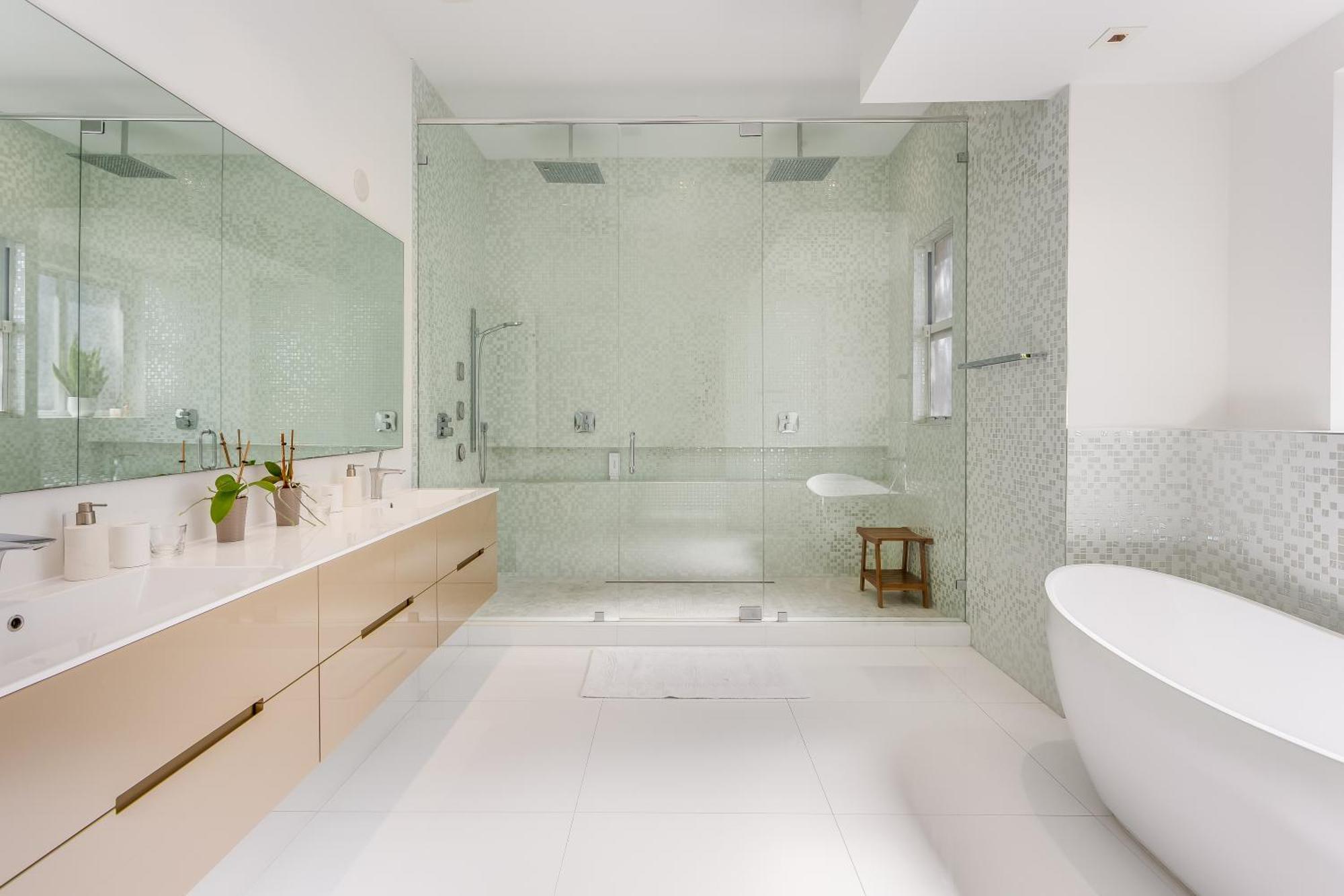 Villa Roxi, A Stylish 5br Getaway With Pool In Coconut Grove Miami